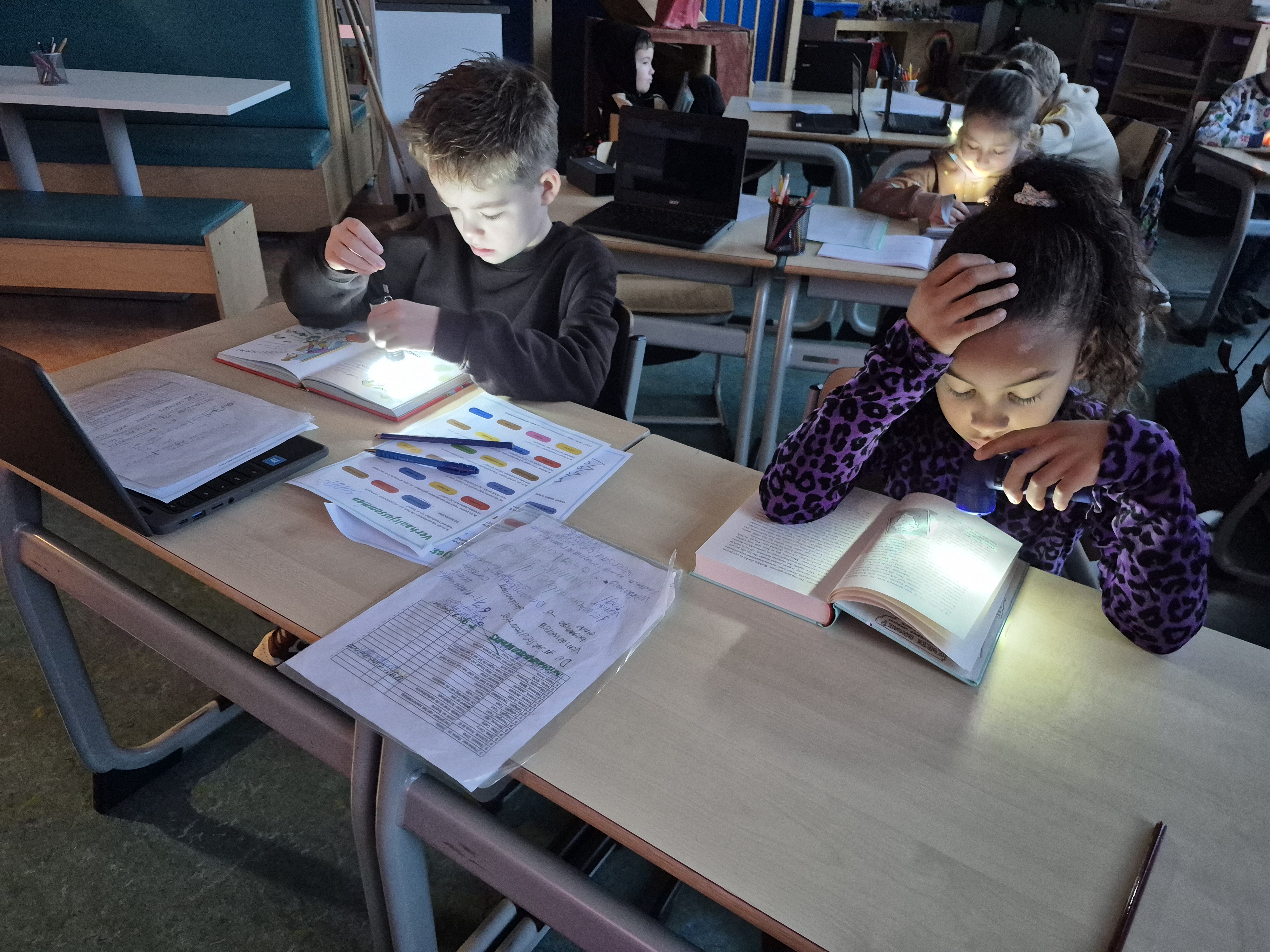 Zaklamp lezen / boom versieren 